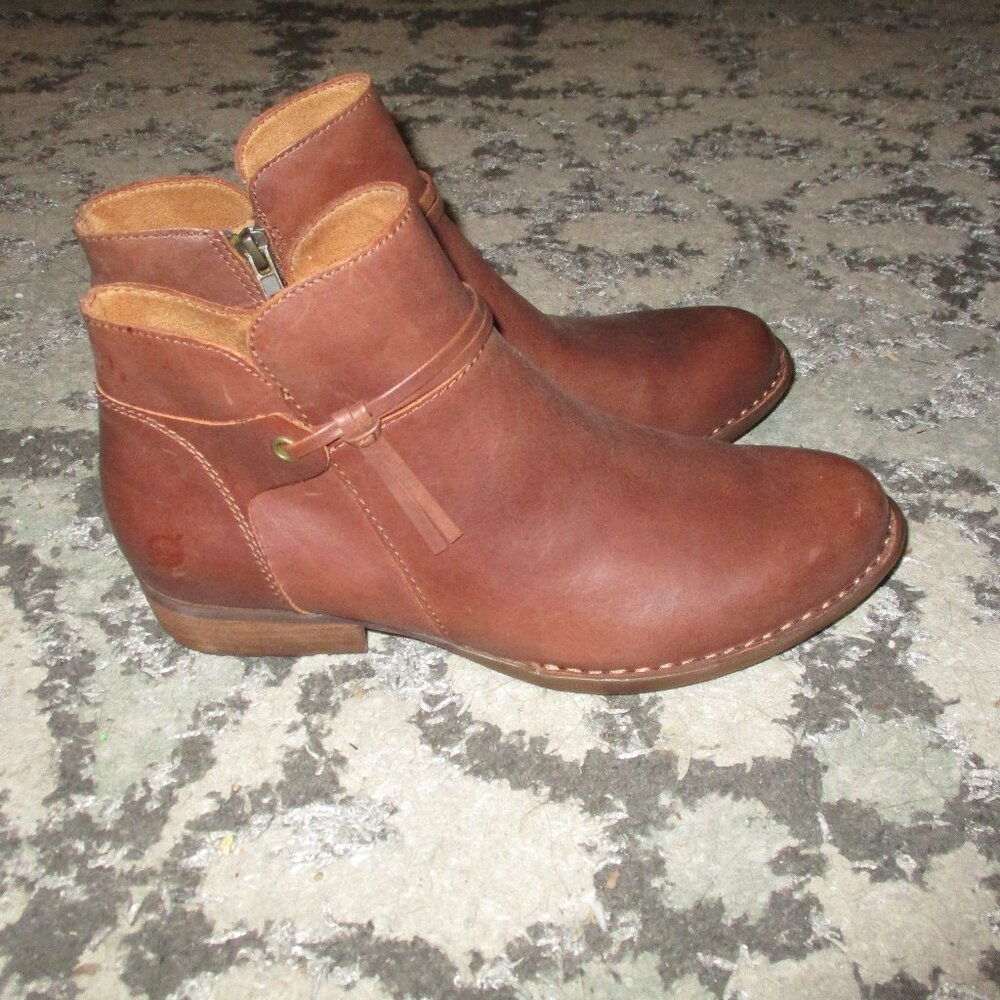 Born Kimmie Brown Ankle Boots 9 - Picture 2 of 7